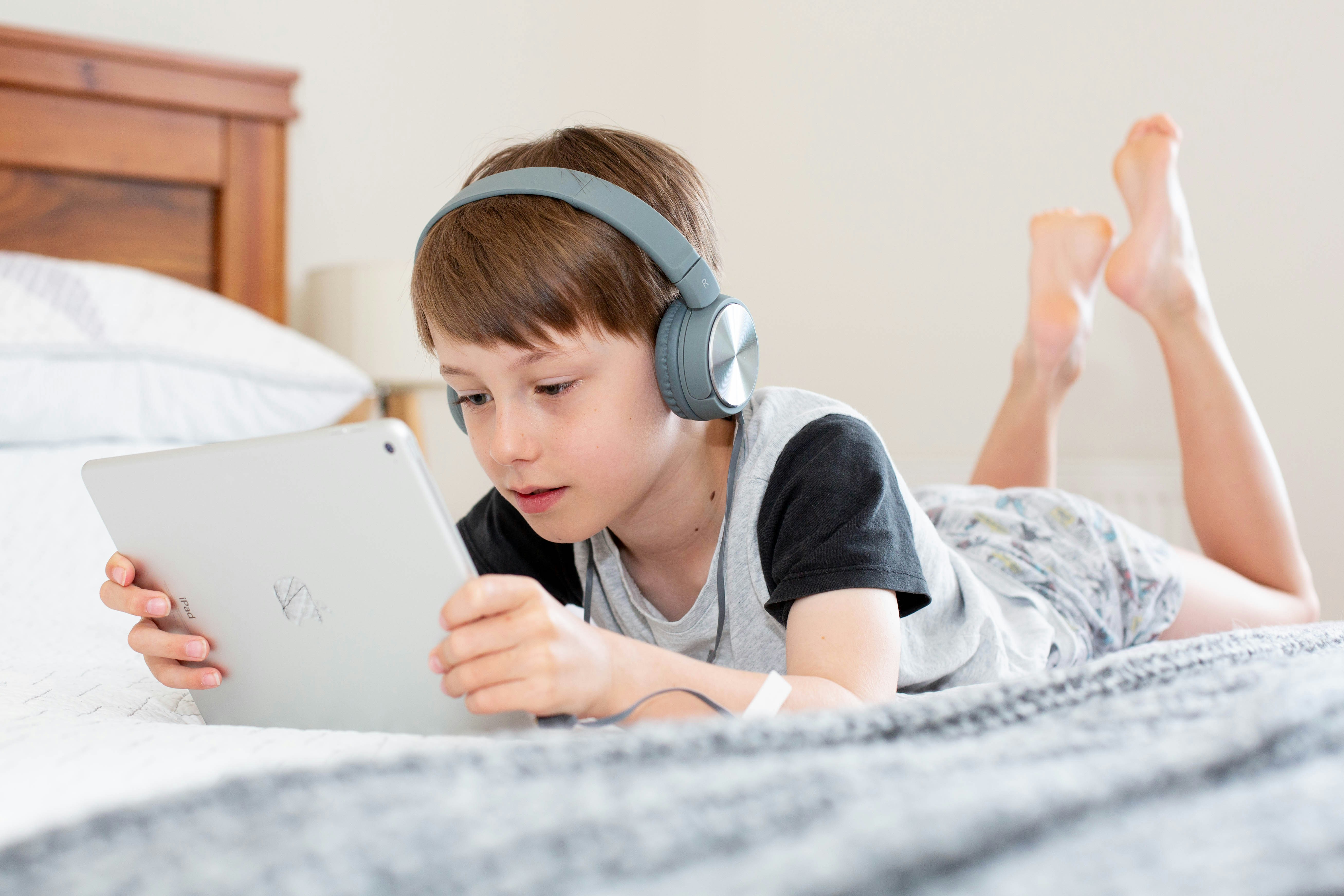 Gambar untuk Dampak Gadget Terhadap Perkembangan Anak: Memahami Efek Positif dan Negatif